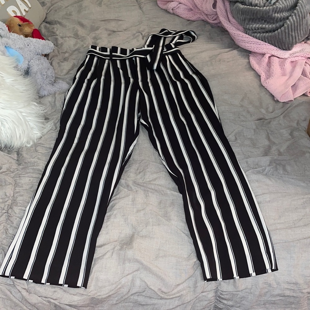 H&M Paper bag pants -Size 6